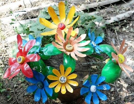 Цветы из пластиковых бутылок для сада и дачи - пошаговый мастер-класс для начинающих 