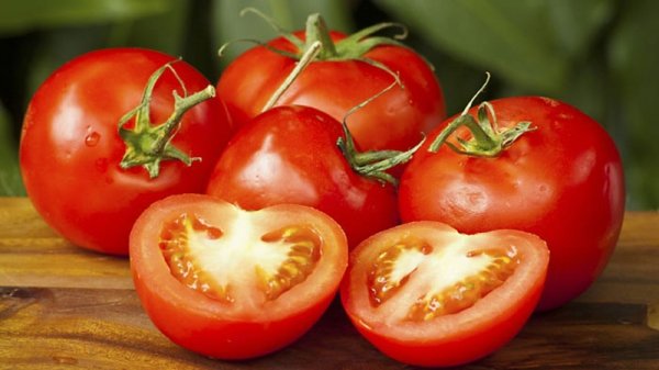 Чем подкормить помидоры во время цветения 