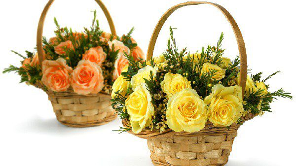 Корзина с цветами - простой подарок для хорошего настроения! 